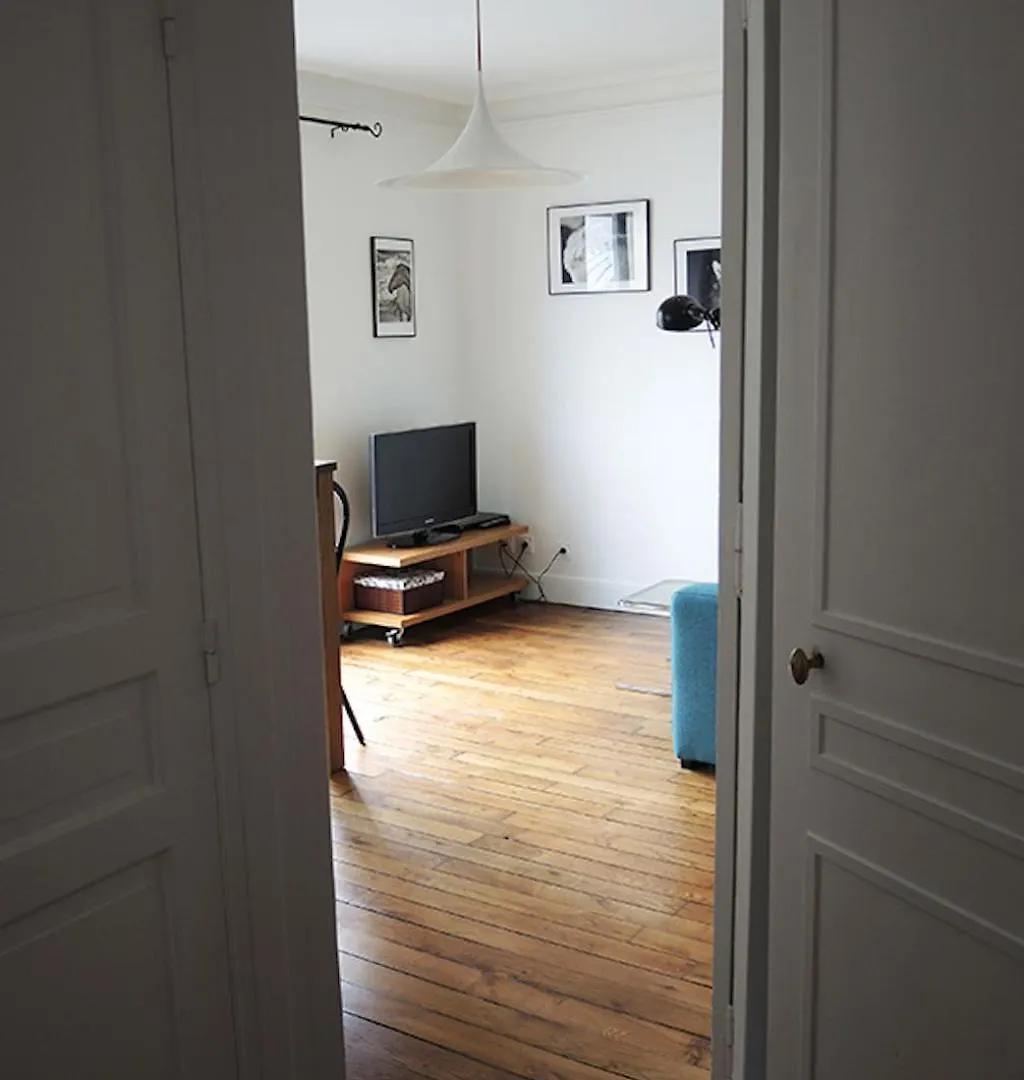 Private With Bathroom In Sunny Flat Paris