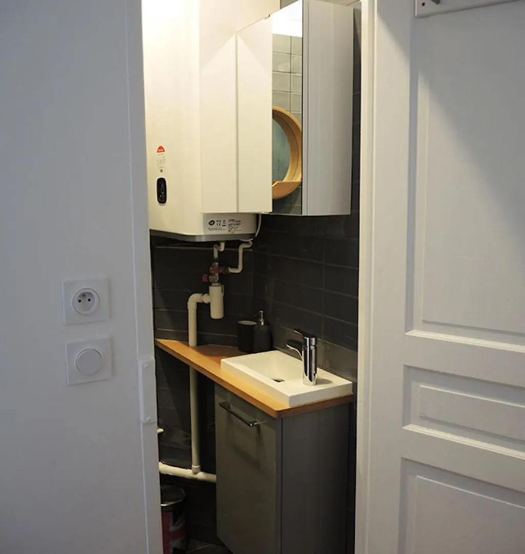 Private With Bathroom In Sunny Flat *