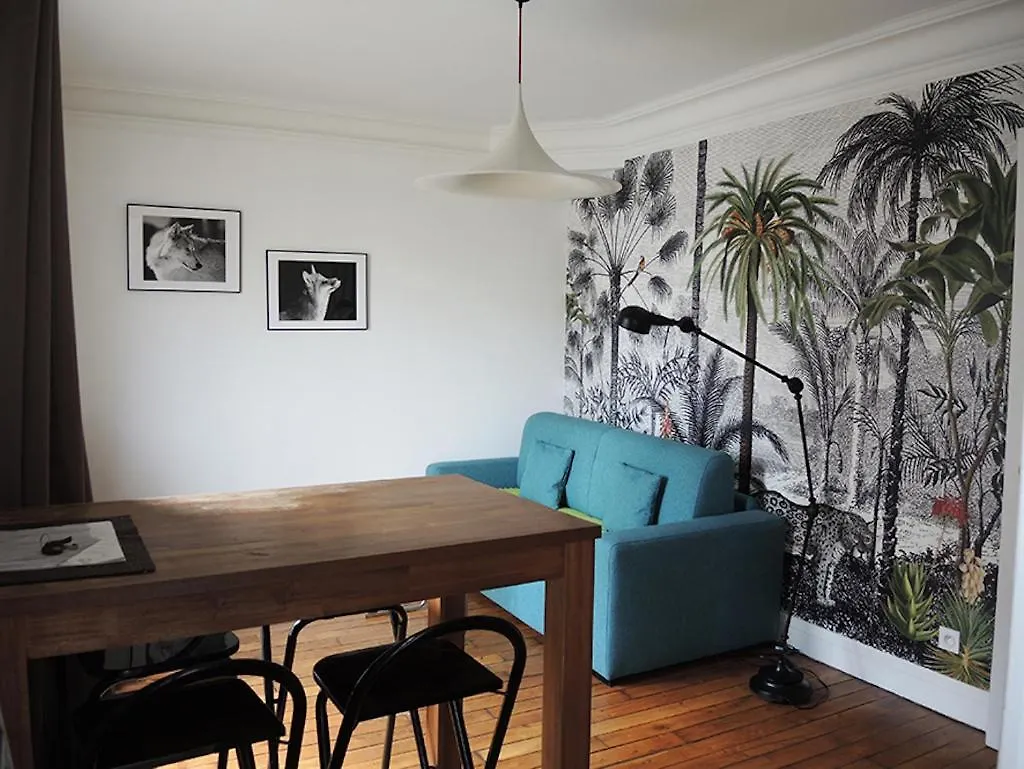 Homestay Private With Bathroom In Sunny Flat *
