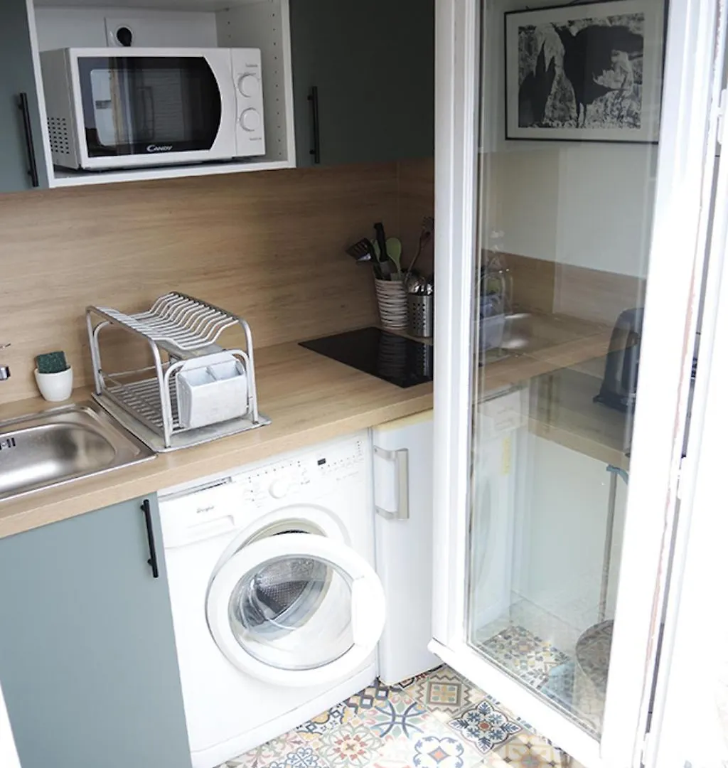 Private With Bathroom In Sunny Flat Homestay Paris