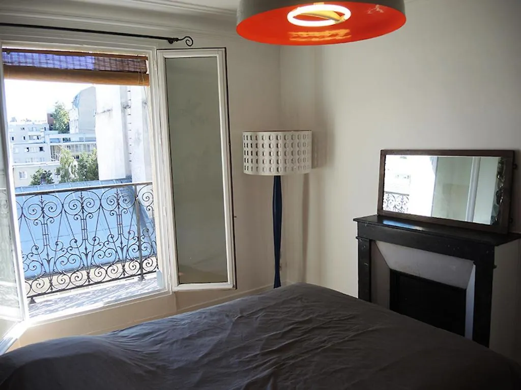 Private With Bathroom In Sunny Flat * Paris